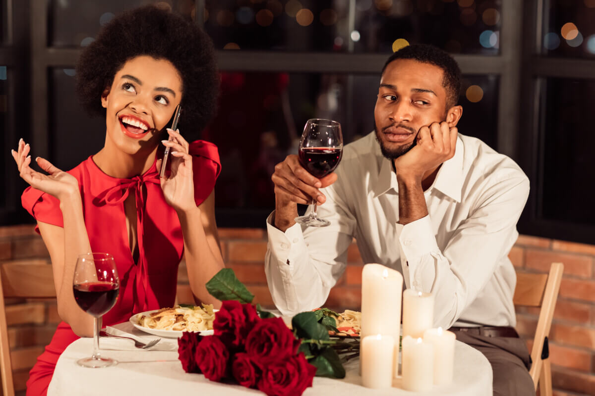 Online Dating: A Modern Approach to Finding Love